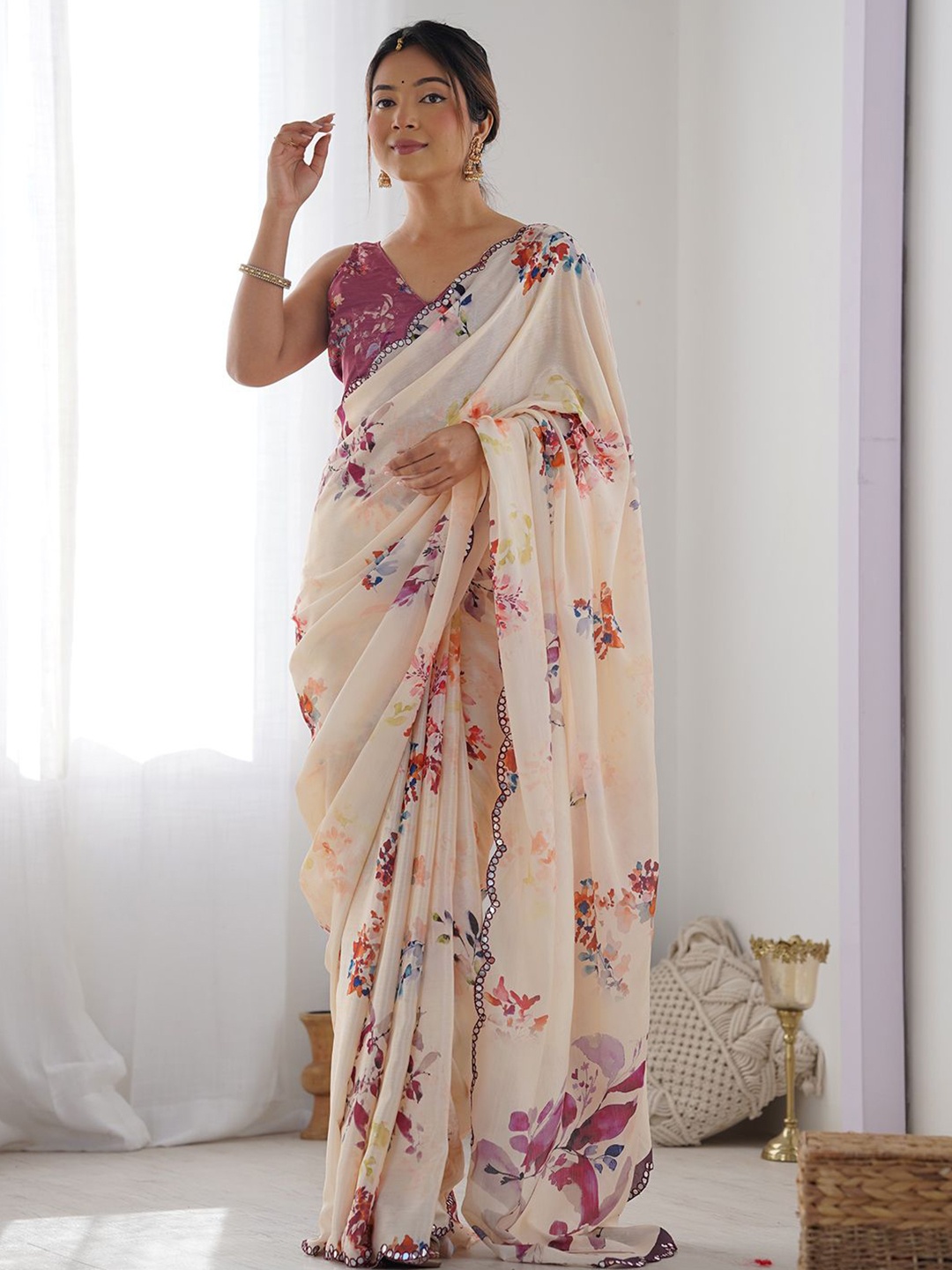 

DIVASTRI Floral Mirror Work Poly Chiffon Saree, Peach