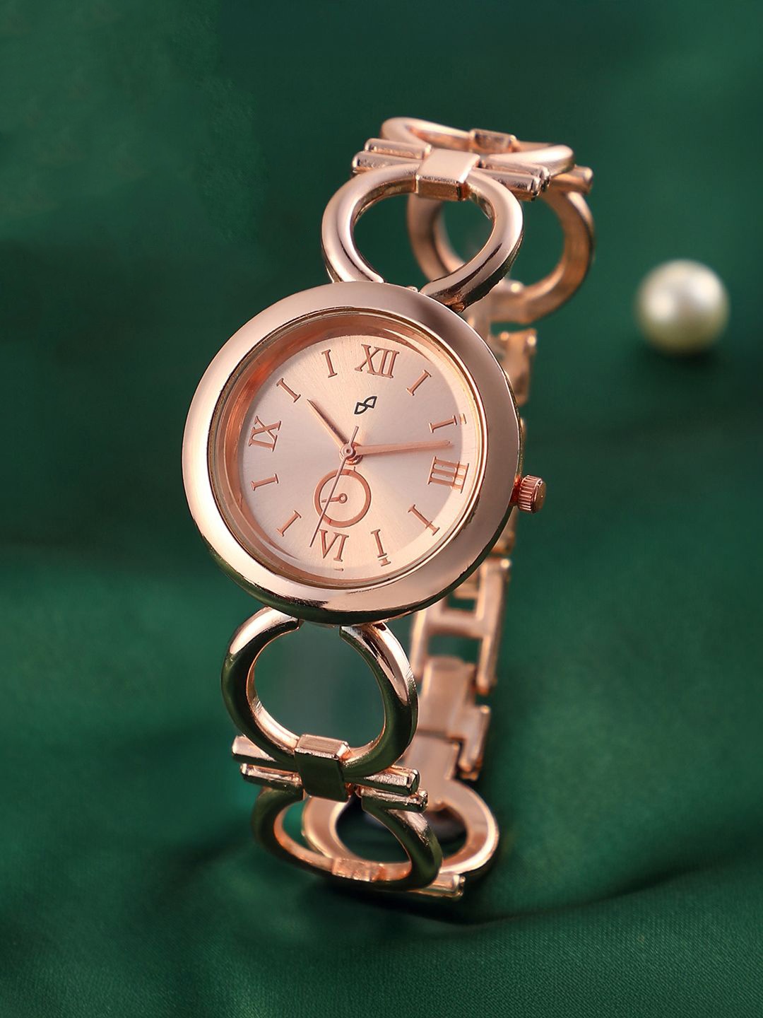 

HAUTE SAUCE by Campus Sutra Women Embellished Dial & Stainless Steel Straps Analogue Watch SS25_HSWC6013, Rose gold