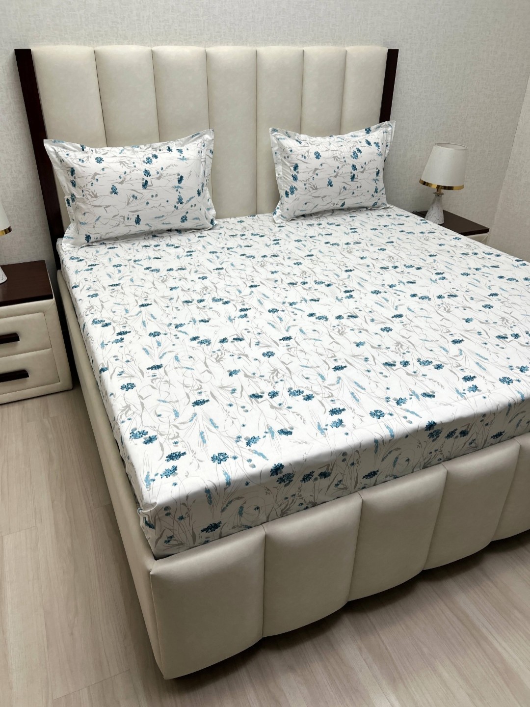

Pure Decor Lifestyle White Printed Pure Cotton 330 TC King Bedsheet Set 2.74 m x 2.74 m