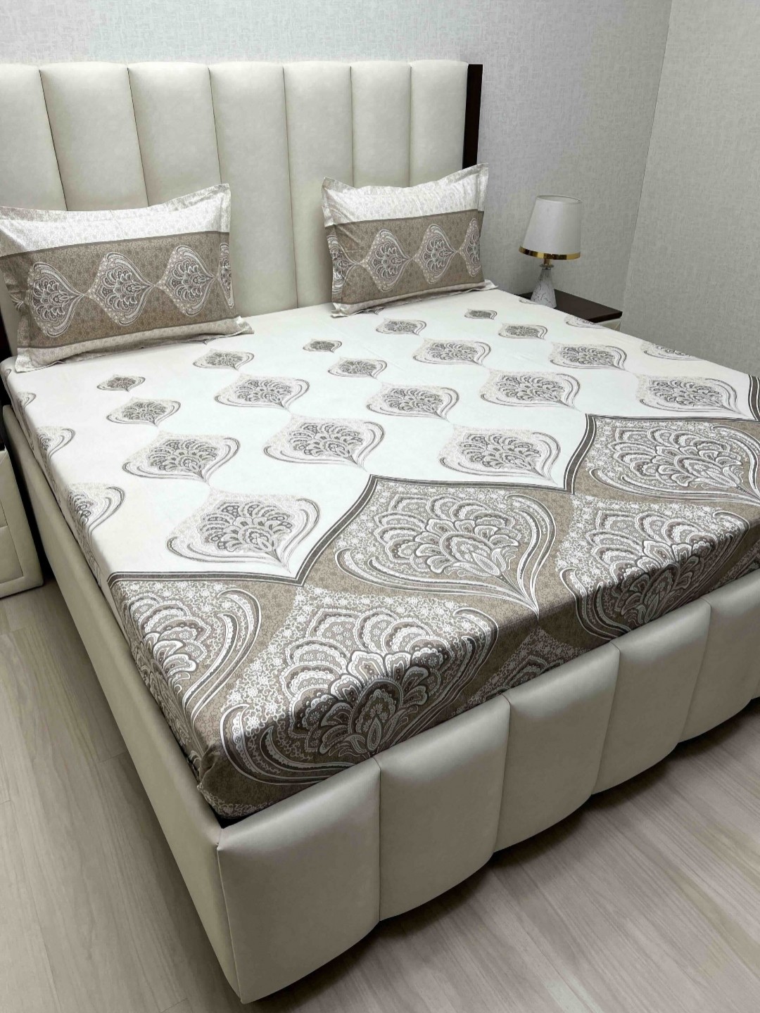 

Pure Decor Lifestyle White Printed Pure Cotton 400 TC King Bedsheet Set 2.74 m x 2.74 m