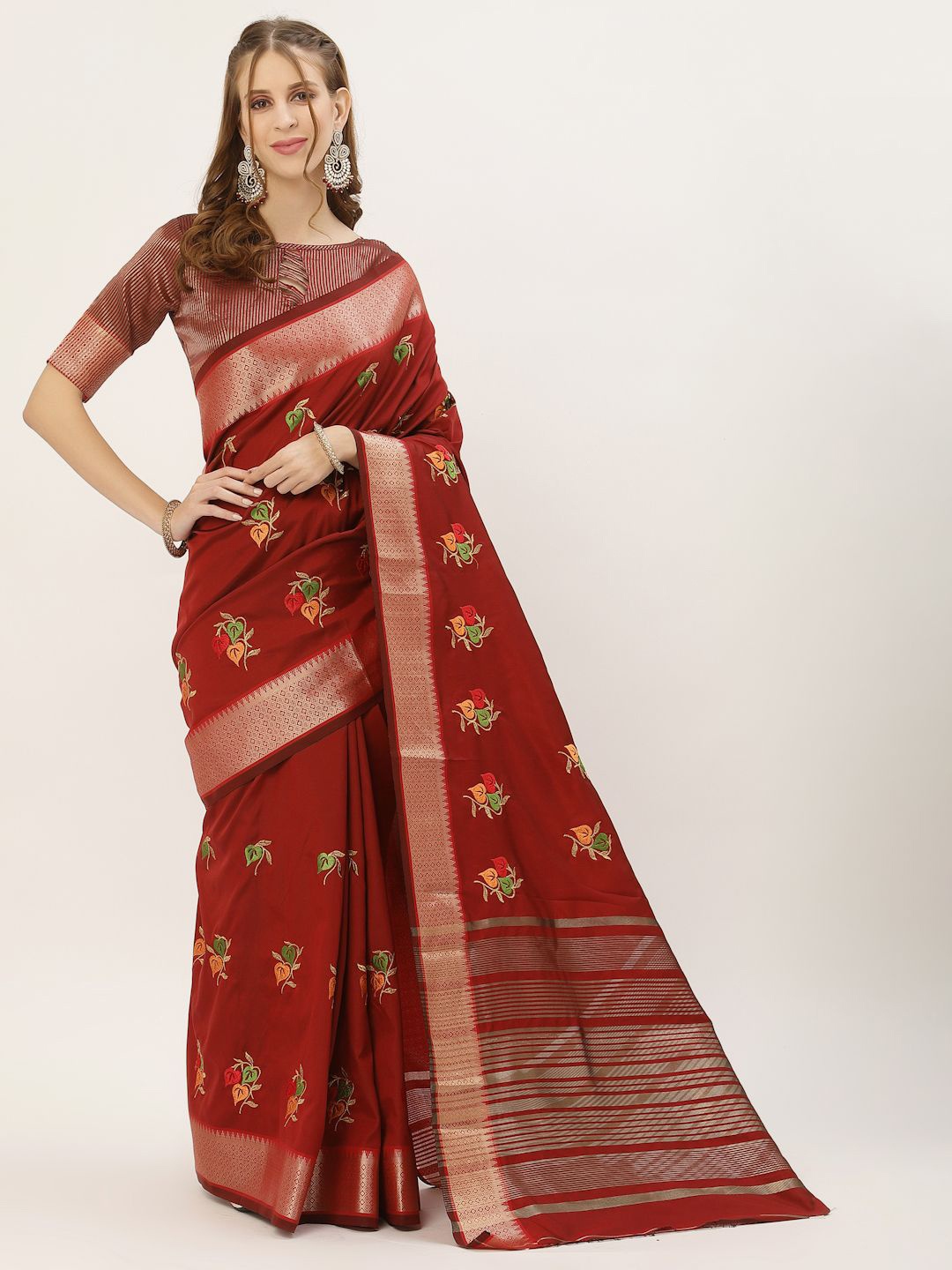 

DIVASTRI Embellished Embroidered Silk Cotton Saree, Maroon