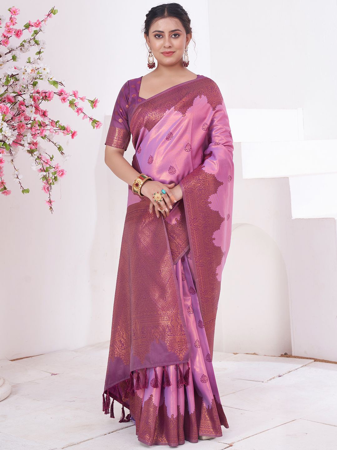 

DIVASTRI Woven Design Zari Silk Blend Kanjeevaram Saree, Lavender