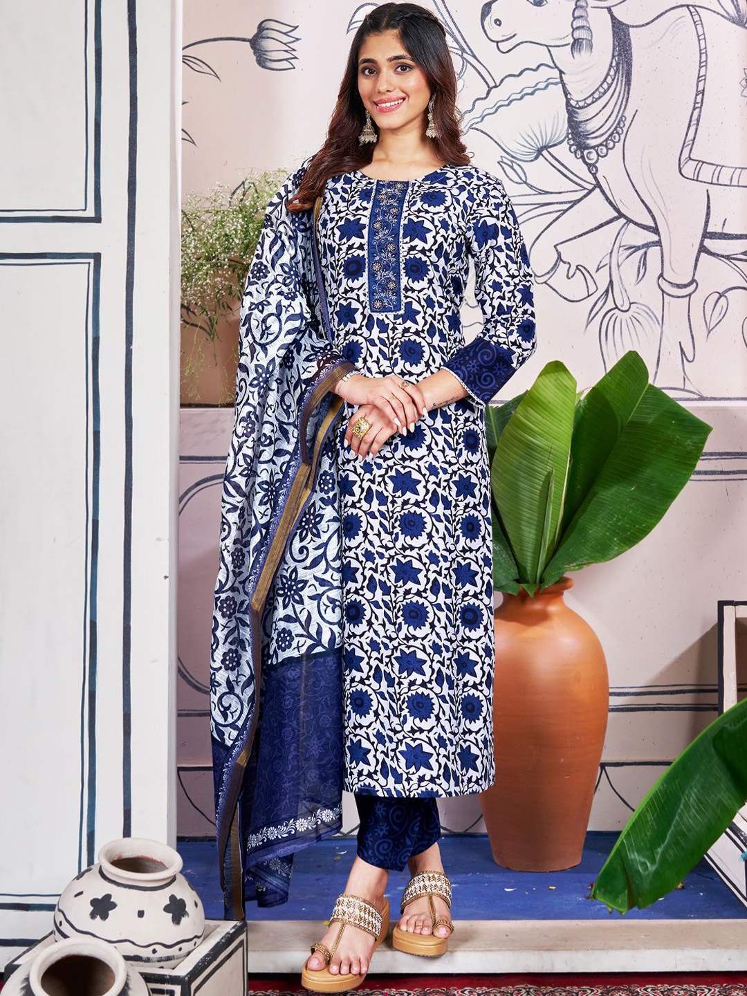 

KAYOMMI Floral Printed Round Neck Straight Kurta With Trousers & Dupatta, Blue