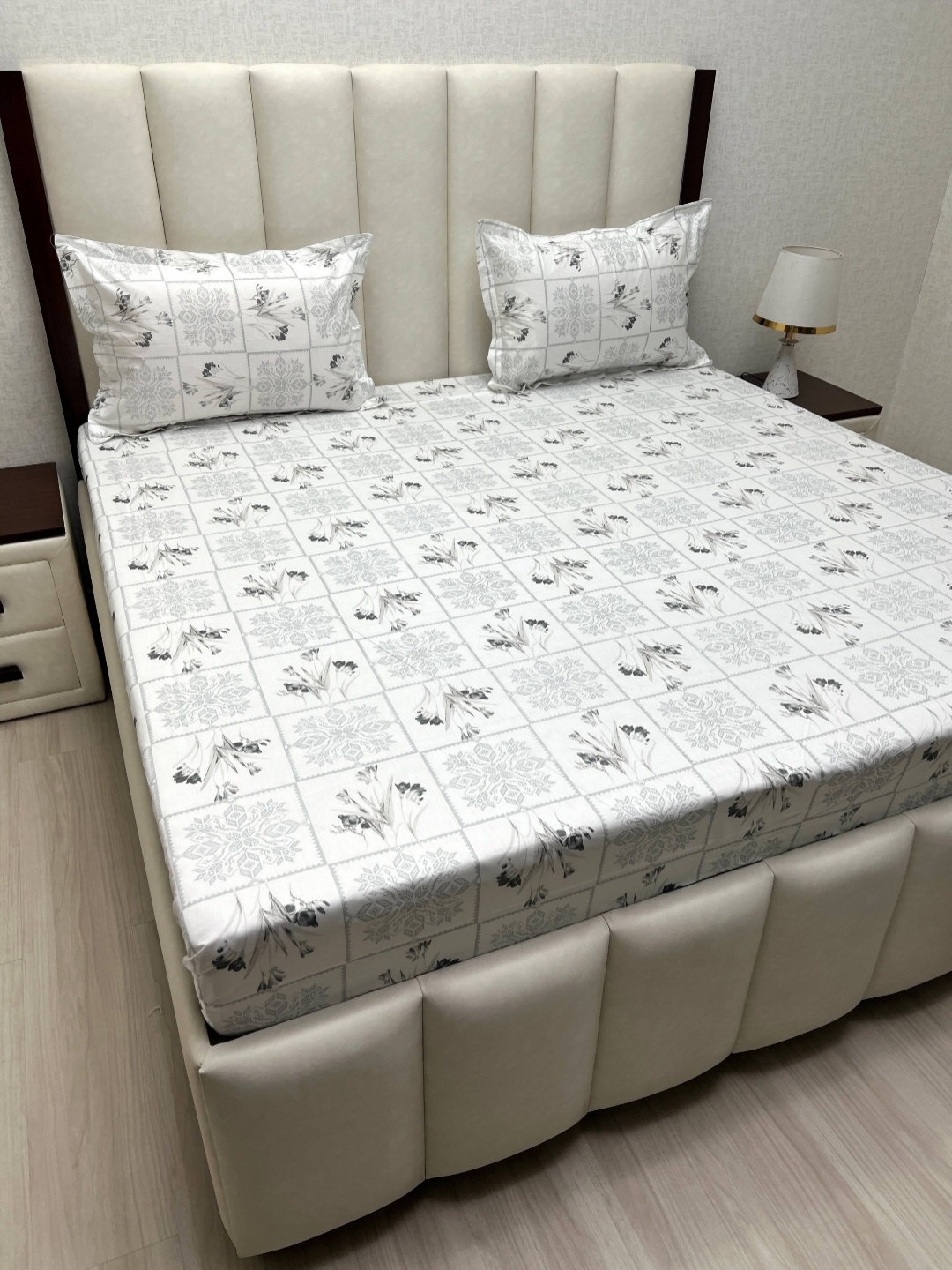 

Pure Decor Mansion White & Grey Printed Pure Cotton 300TC King Bedsheet Set 2.74m x 2.74m