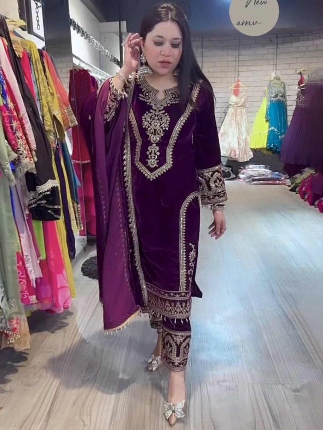 

ZIBLON Ethnic Motifs Embroidered Velvet Thread Work Pakistani Style Kurta With Pyjamas, Purple