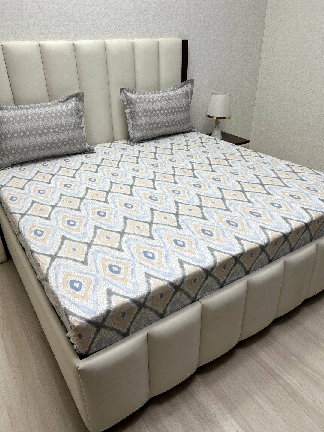 

Pure Decor Lifestyle White Printed Pure Cotton 400 TC King Bedsheet Set 2.74 m x 2.74 m