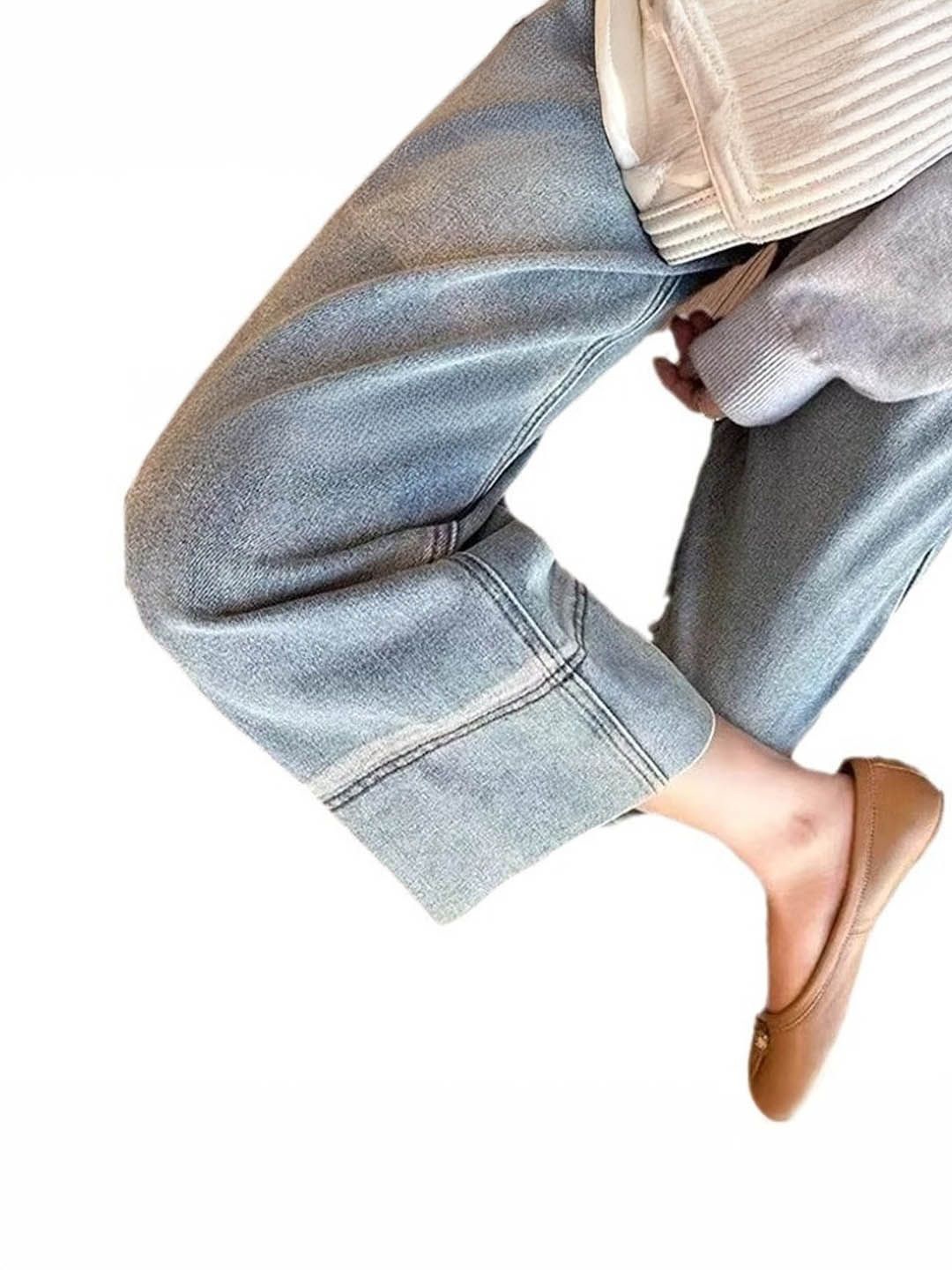 

StyleCast Women Low Distress Light Fade Jeans, Blue