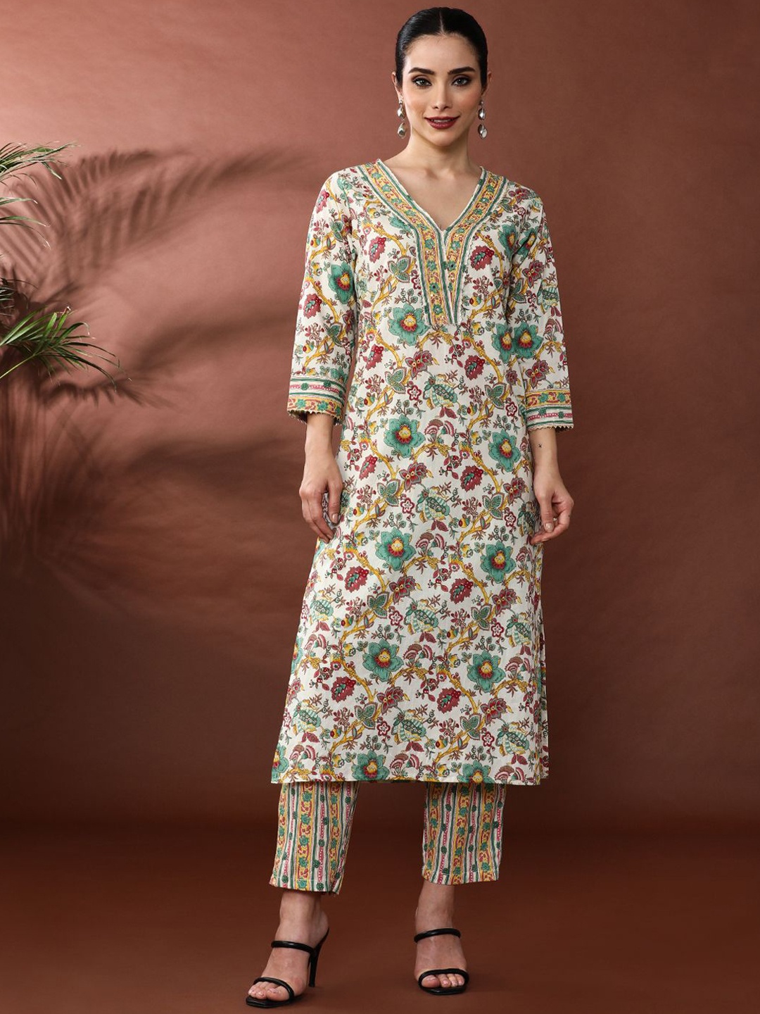 

Anouk Floral Printed Pure Cotton Straight Kurta With Trousers, Yellow