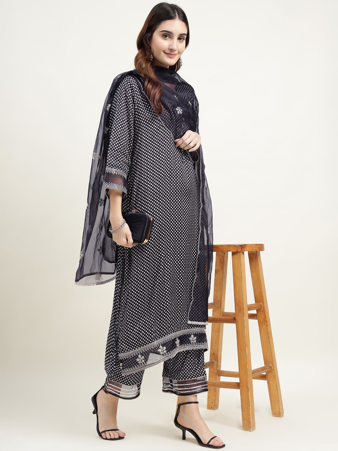 

ZARI Women Floral Printed Regular Kurta with Trousers & With Dupatta, Black