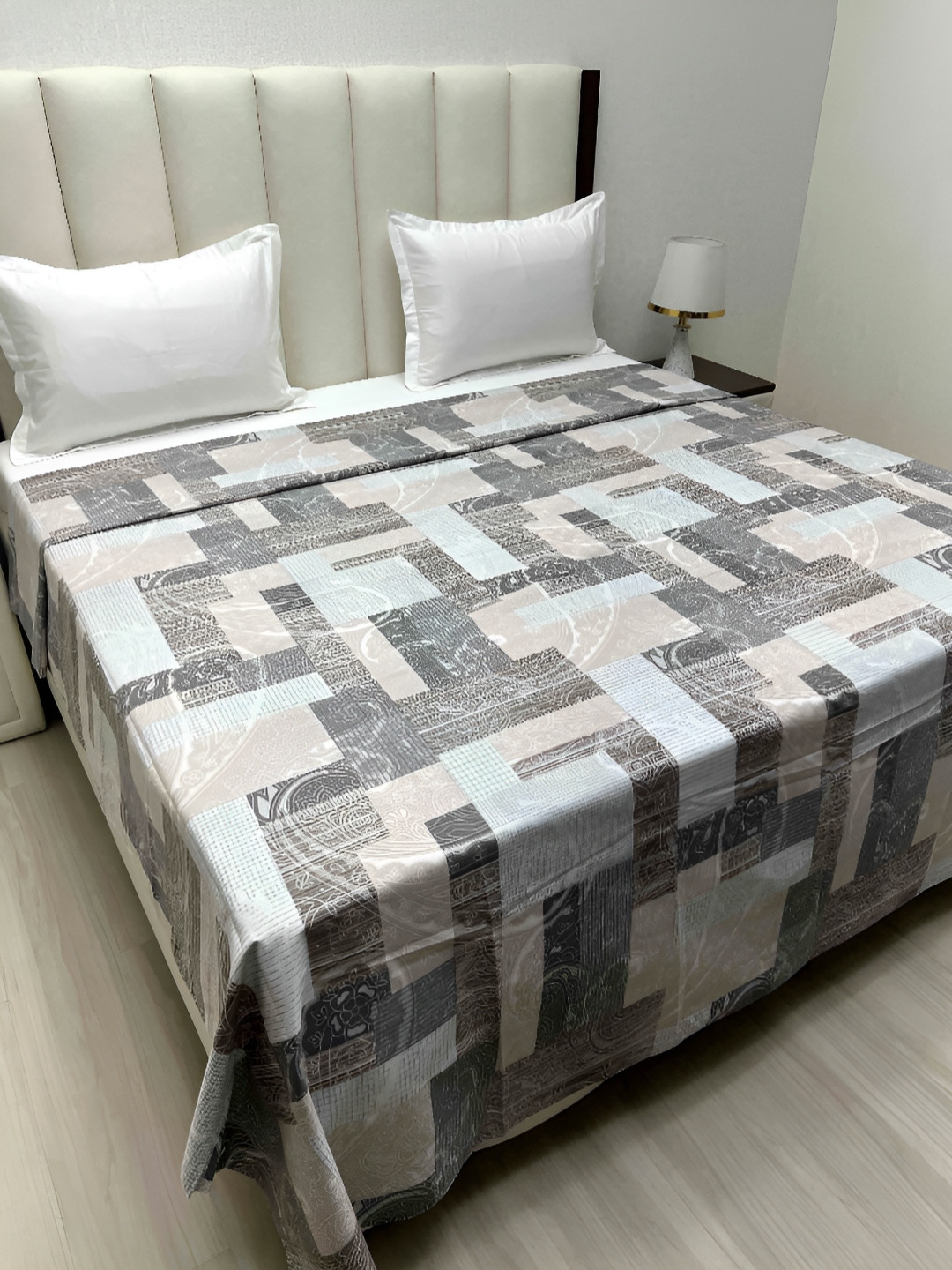 

Pure Decor Grey & White Printed Pure Cotton 260 TC King Size Duvet Cover