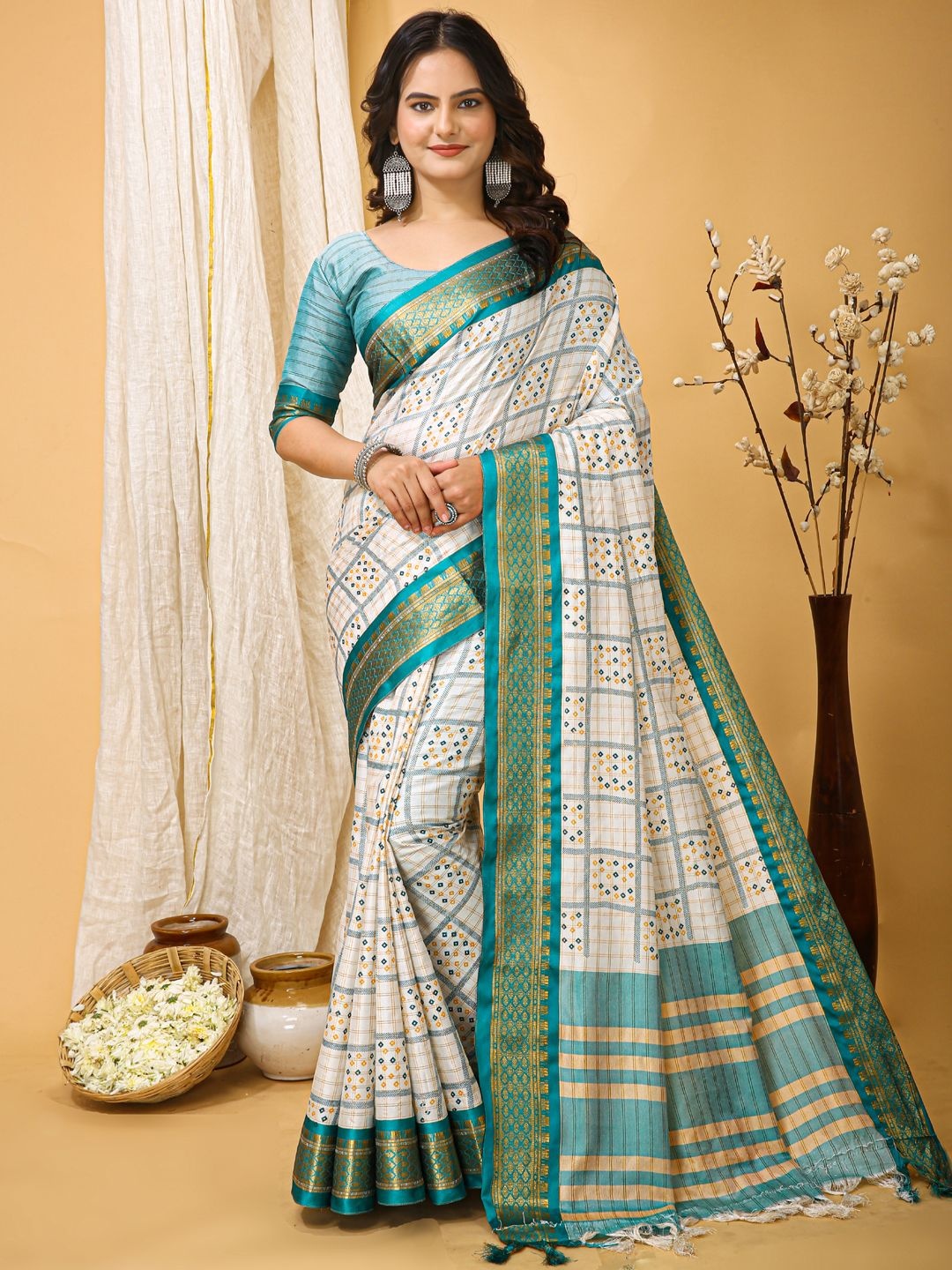 

DIVASTRI Checked Zari Saree, Blue
