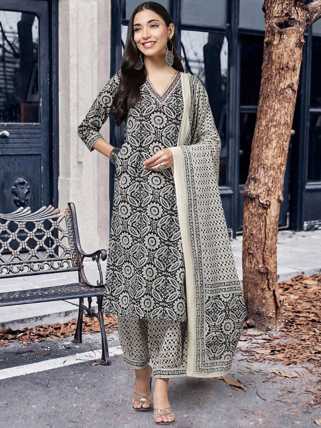 

Moda Rapido Women Ethnic Motifs Printed Regular Kurta with Trousers & With Dupatta, Black