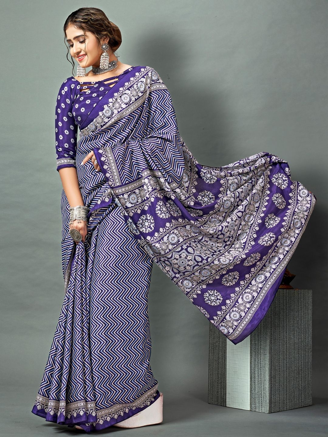 

Mitera Silk Blend Block Print Saree, Purple