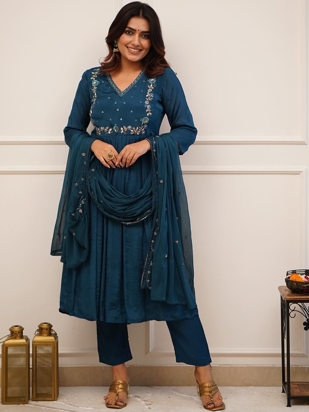 

mimi design Women Floral Yoke Design Thread Work Kurta with Dhoti Pants & With Dupatta, Blue