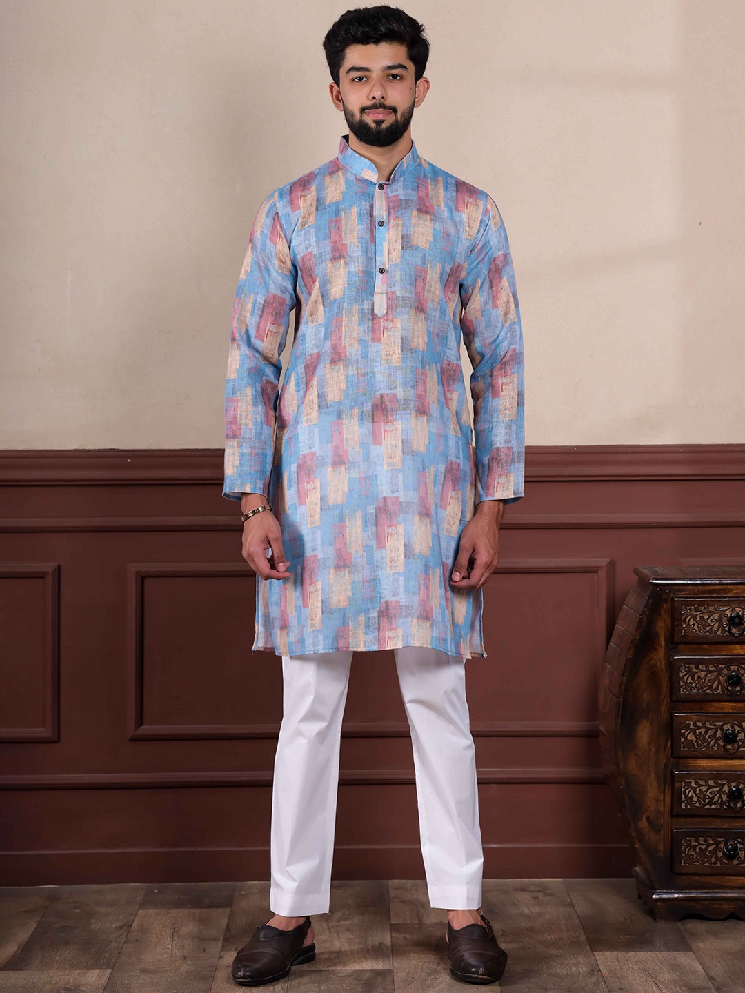 

Koshin Abstract Printed Linen Mandarin Collar Straight Kurta With Pyjamas, Blue