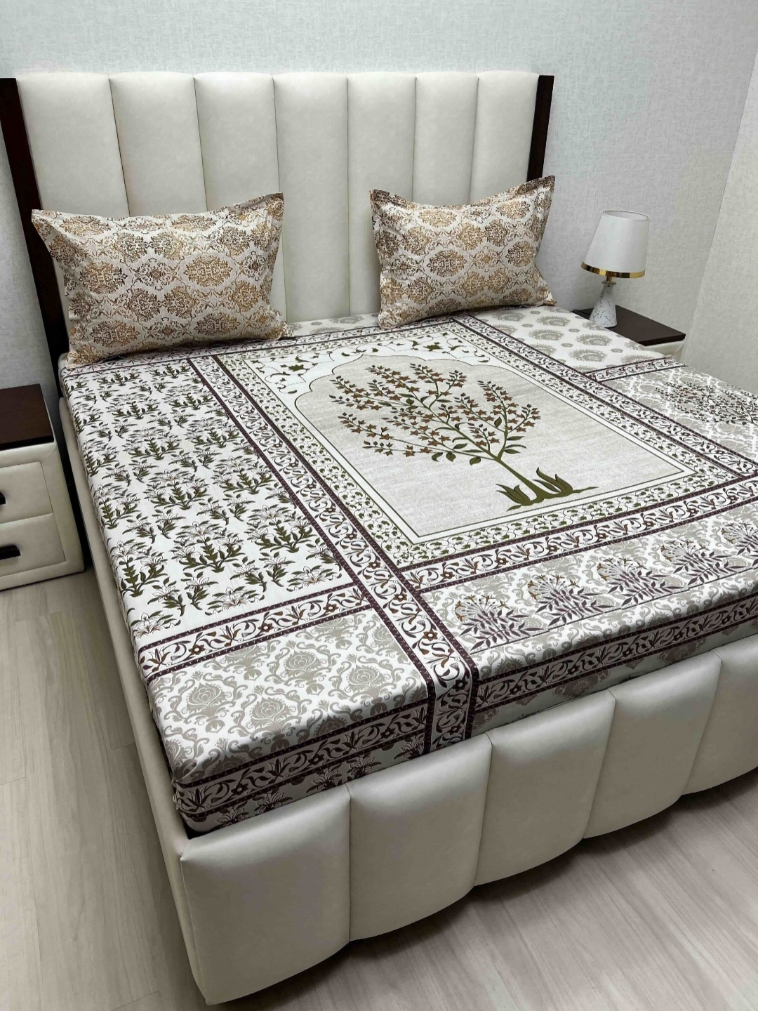 

Pure Decor Brown & White Ethnic Motifs King Bedsheet with 2 Pillow Covers