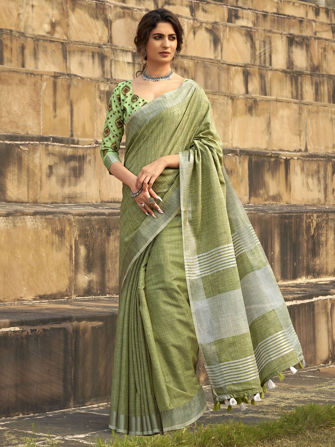 

Blissta Zari Linen Blend Saree, Green