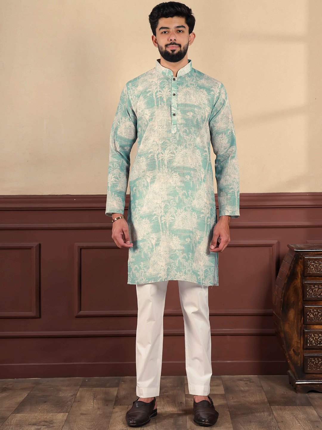 

Koshin Floral Printed Linen Mandarin Collar Straight Kurta With Pyjamas, Sea green