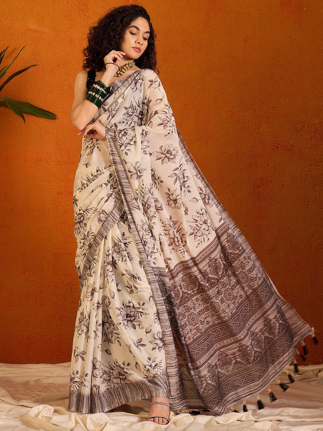 

Mitera Floral Pure Georgette Bagru Saree, Off white