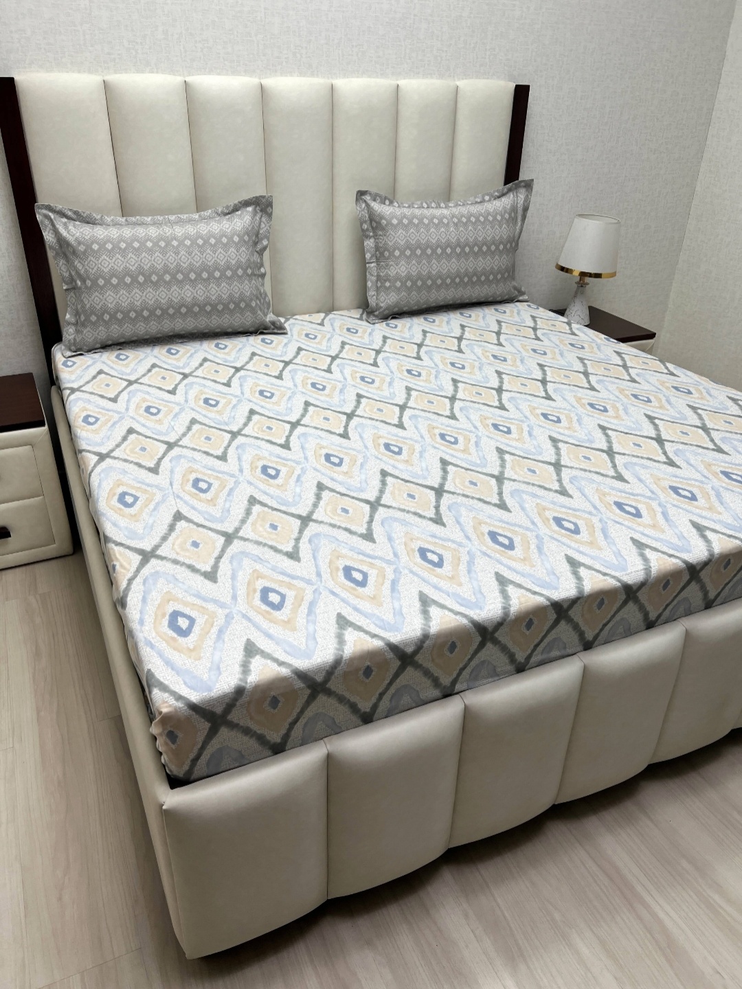 

Pure Decor Lifestyle White Printed Pure Cotton 300 TC King Bedsheet Set 2.74 m x 2.74 m