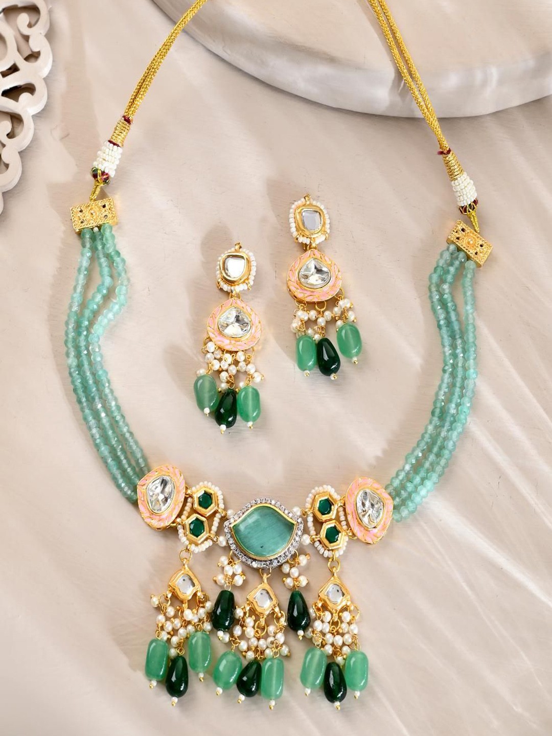 

STYYO Gold-Plated Kundan Stones Studded And Pearls Beaded Jewellery Set