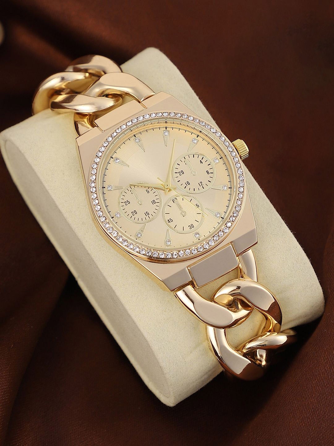 

HAUTE SAUCE by Campus Sutra Women The Three-Dial Chunkylink Cushion Watch SS25_HSWC1399, Gold