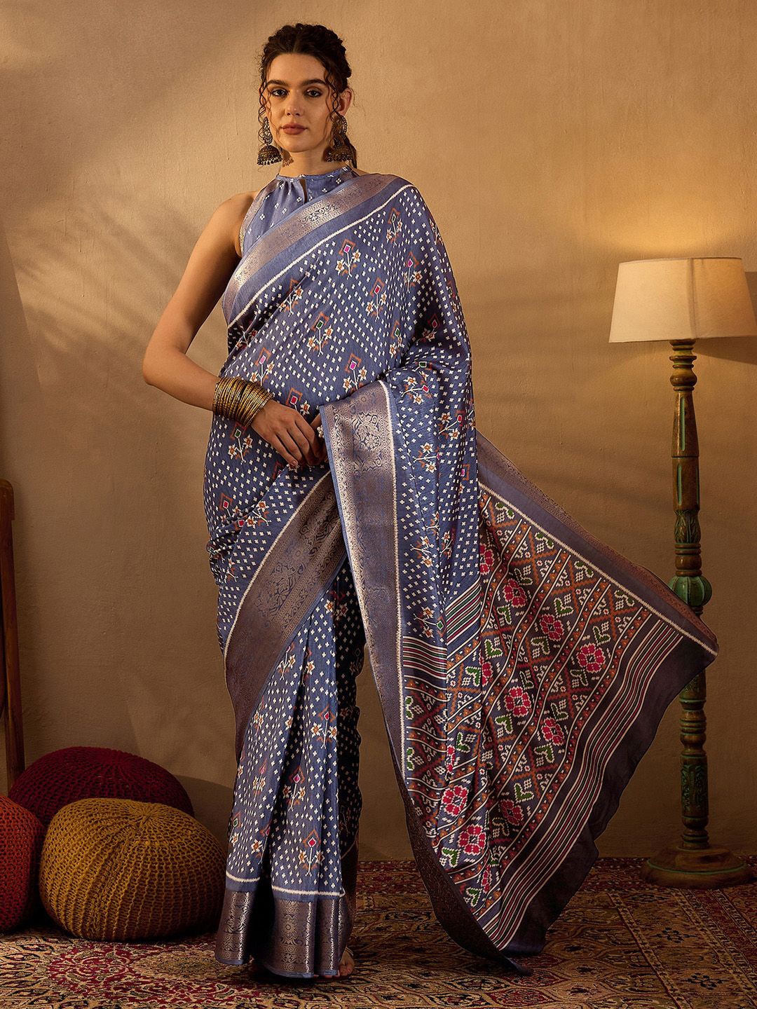 

Mitera Silk Blend Sungudi Saree, Metallic