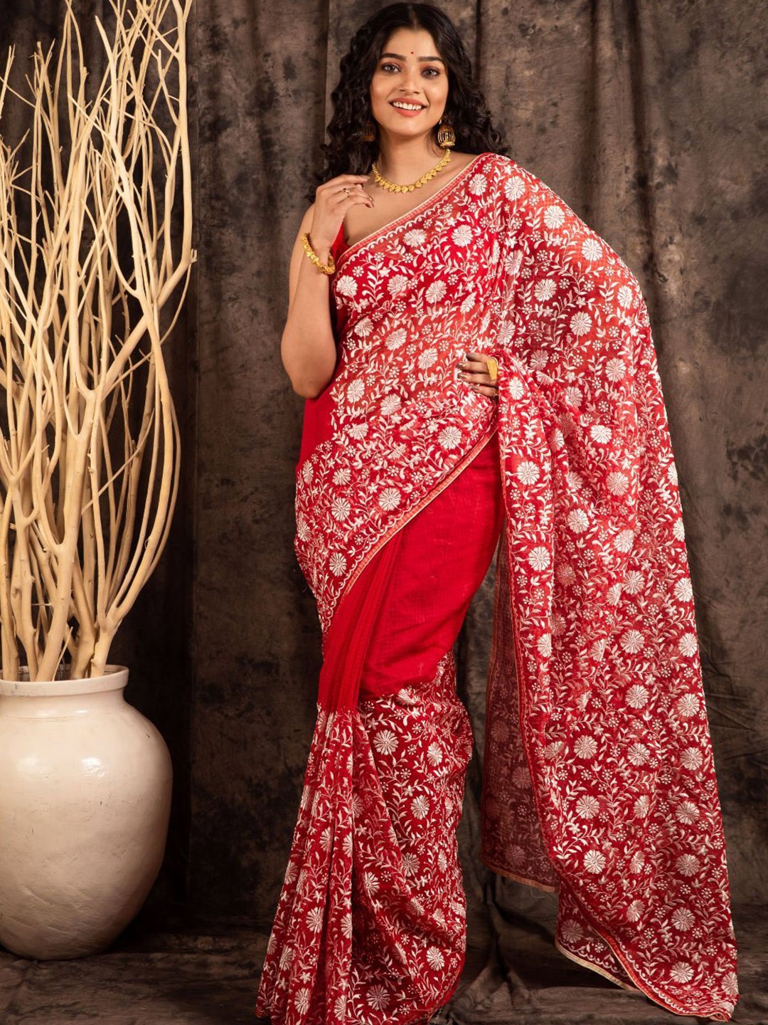 

8POURE Floral Embroidered Pure Cotton Kota Saree, Red