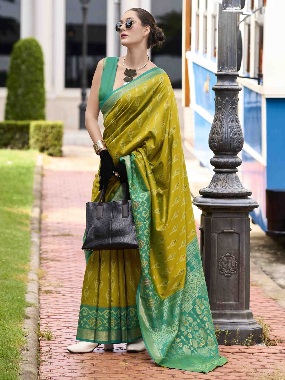 

KIMISHA Woven Design Zari Silk Blend Saree, Green