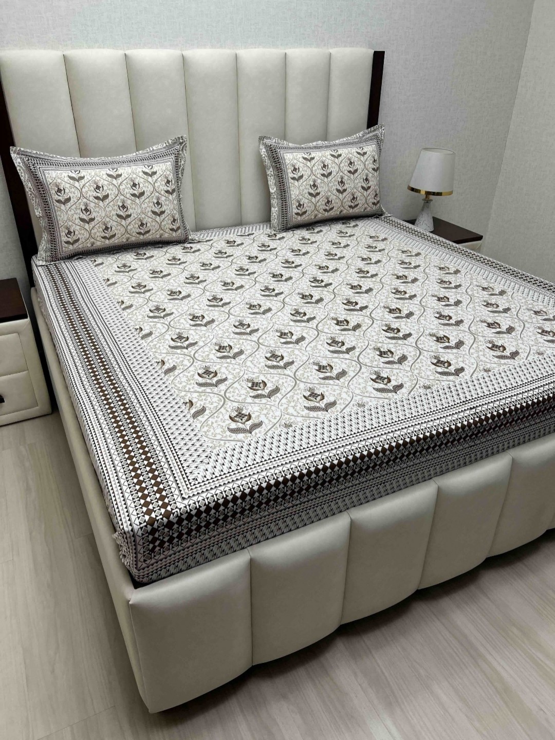 

Pure Decor Lifestyle White Printed Pure Cotton 330 TC King Bedsheet Set 2.74 m x 2.74 m
