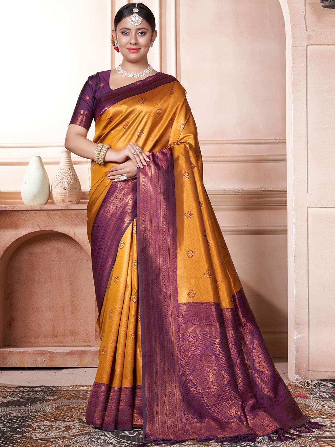 

DIVASTRI Woven Design Zari Silk Blend Kanjeevaram Saree, Mustard