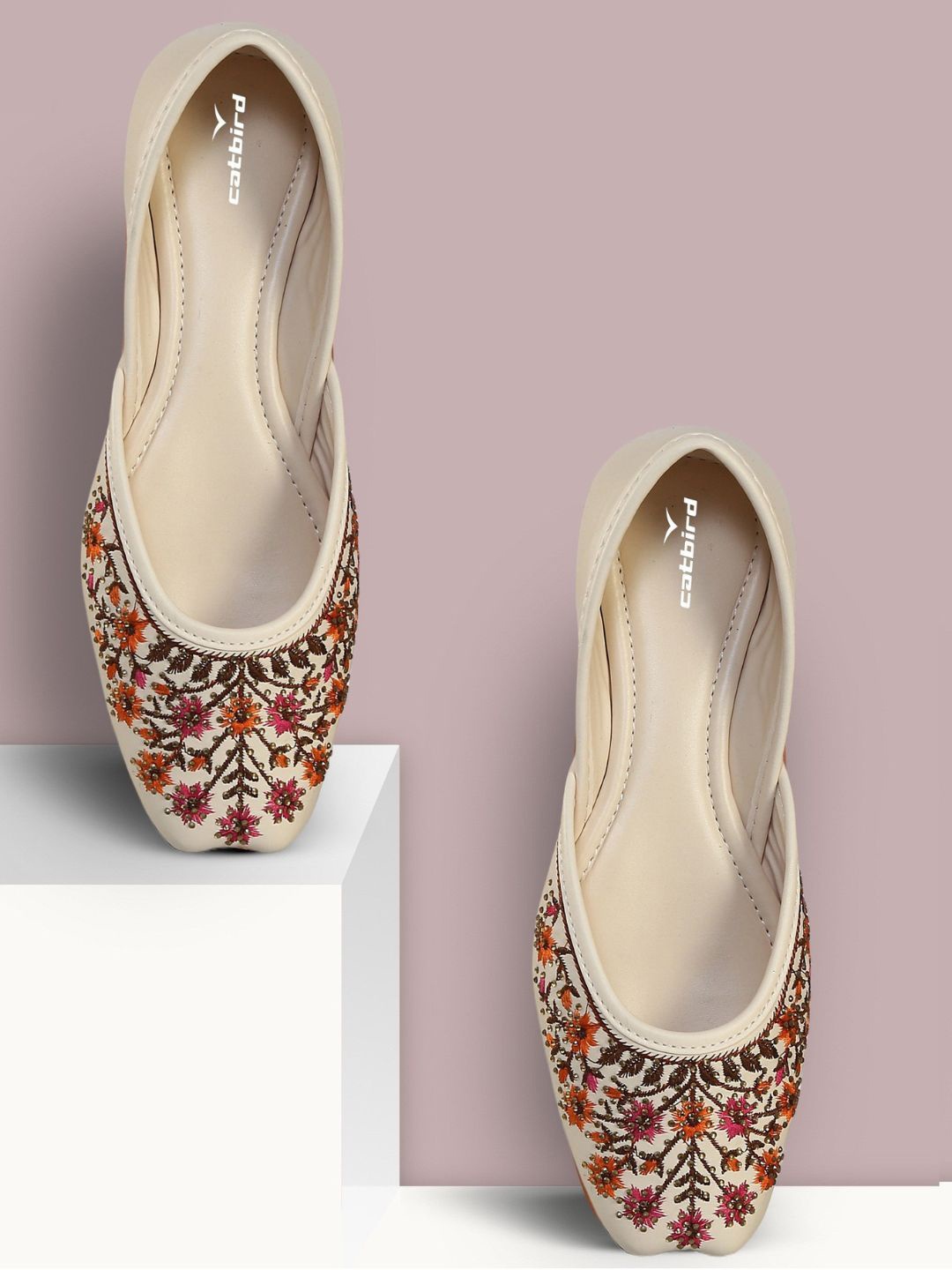 

CATBIRD Women Ethnic Mojaris with Embroidered Flats, Cream