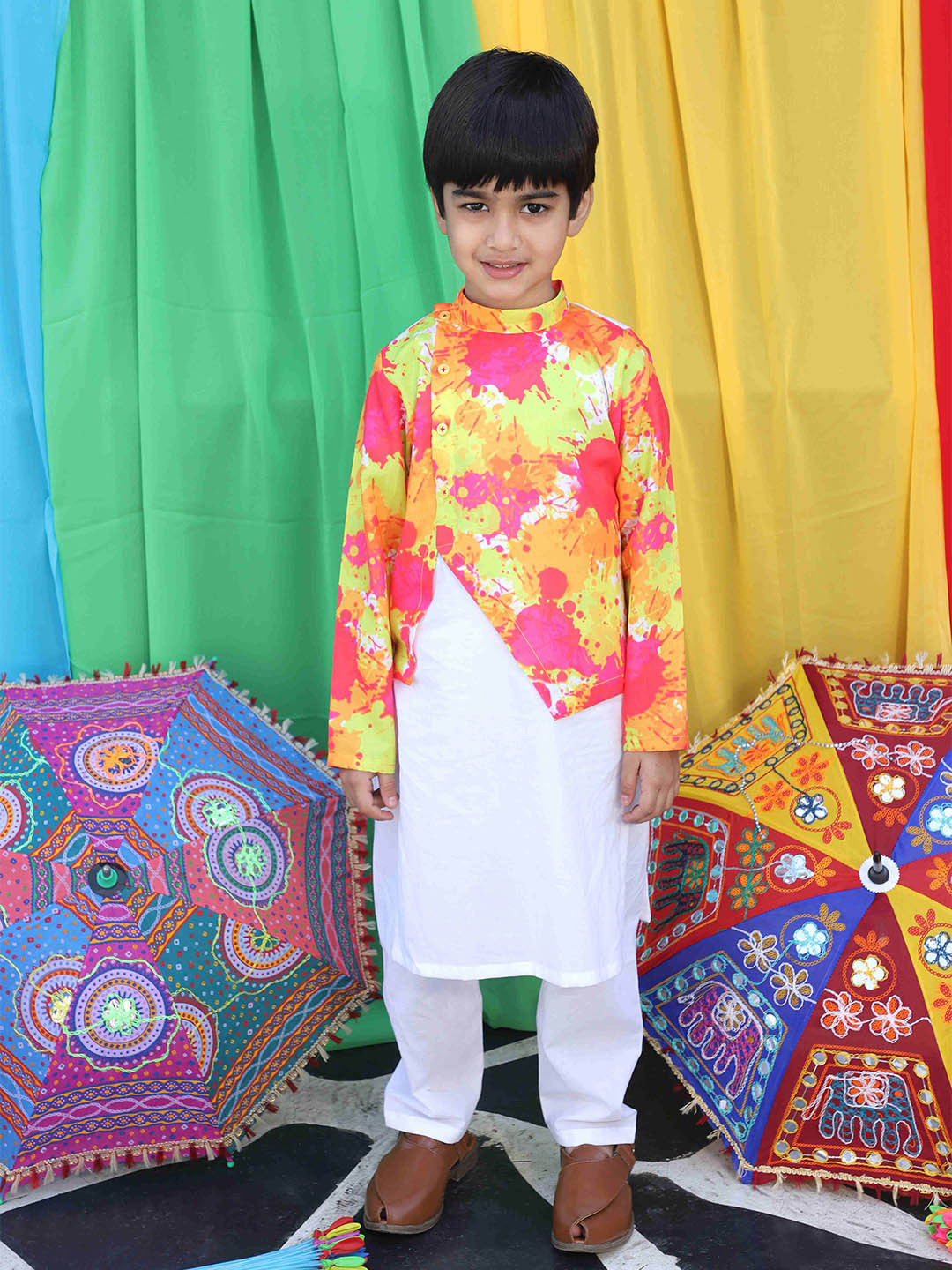 

EthIndia Boys Abstract Printed Mandarin Collar Pure Cotton Straight Kurta With Pyjama, White