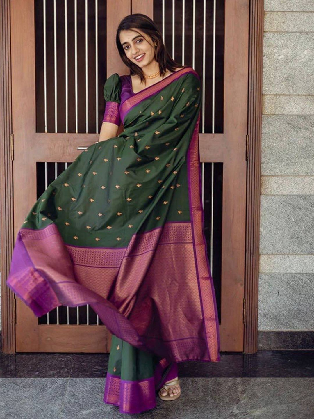 

Mitera Woven Design Zari Silk Blend Banarasi Saree, Green