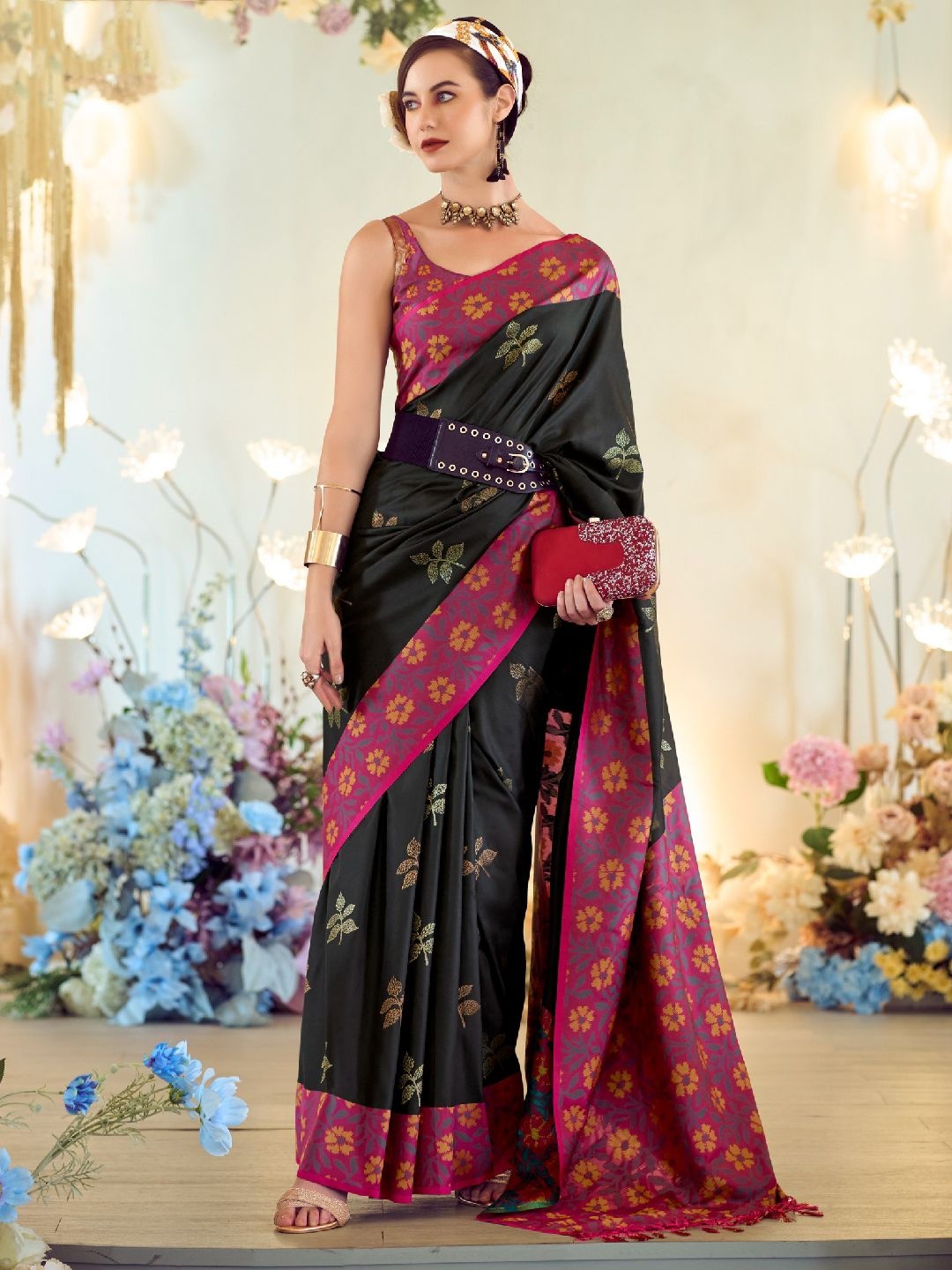 

DIVASTRI Floral Silk Blend Ikat Saree, Black