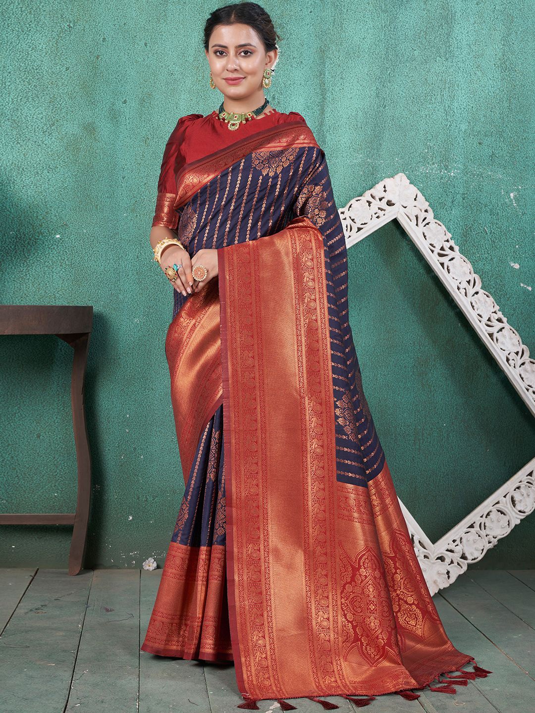 

DIVASTRI Woven Design Zari Silk Blend Kanjeevaram Saree, Navy blue