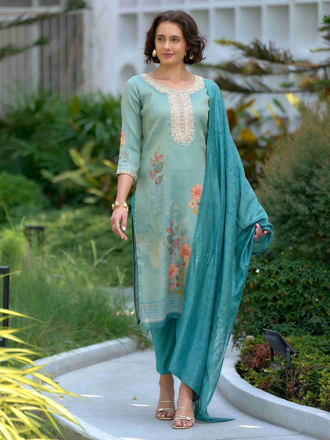 

MOJILAA Women Floral Printed Regular Sequinned Kurta with Trousers & With Dupatta, Sea green