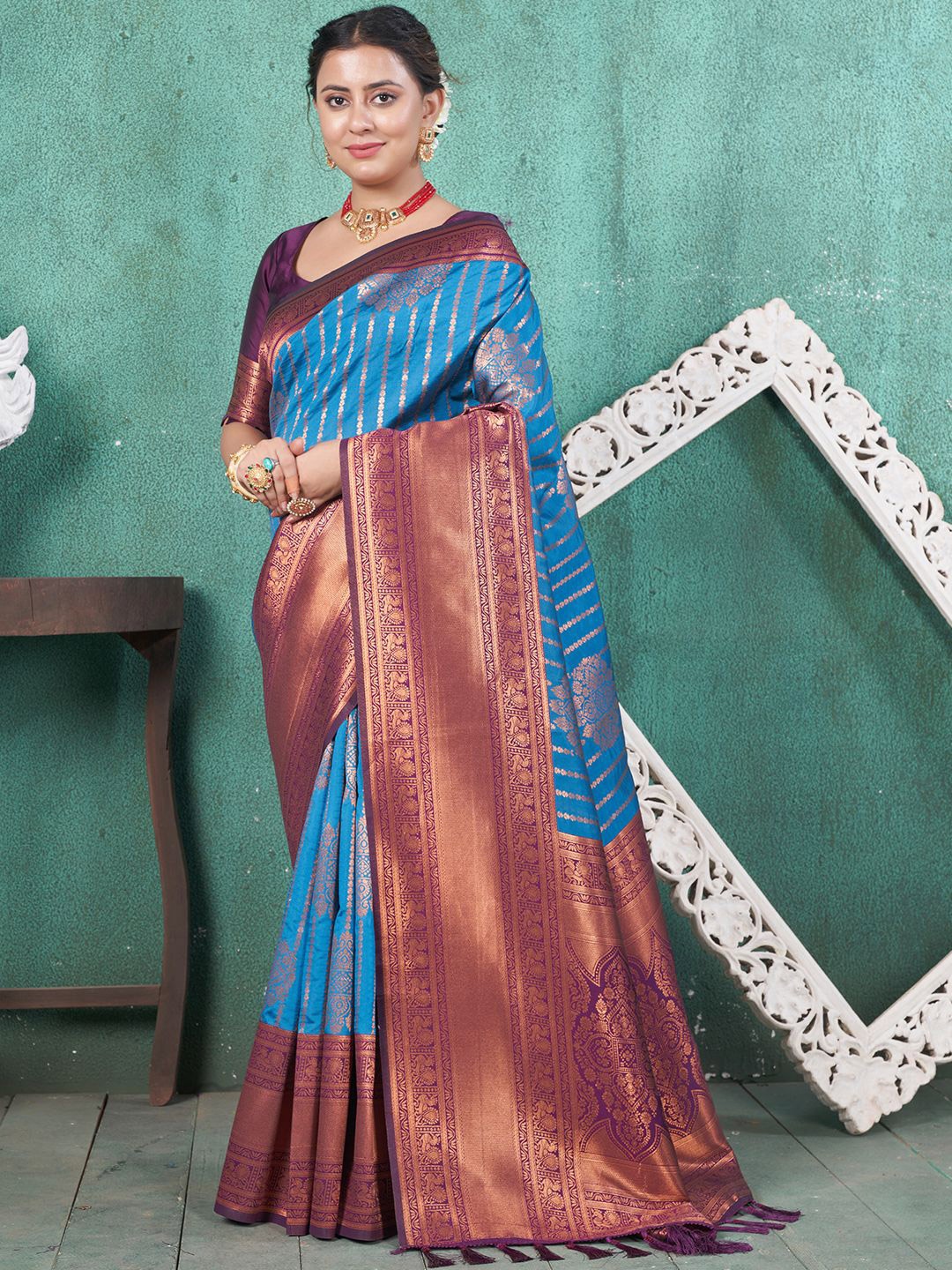 

DIVASTRI Woven Design Zari Silk Blend Kanjeevaram Saree, Turquoise blue