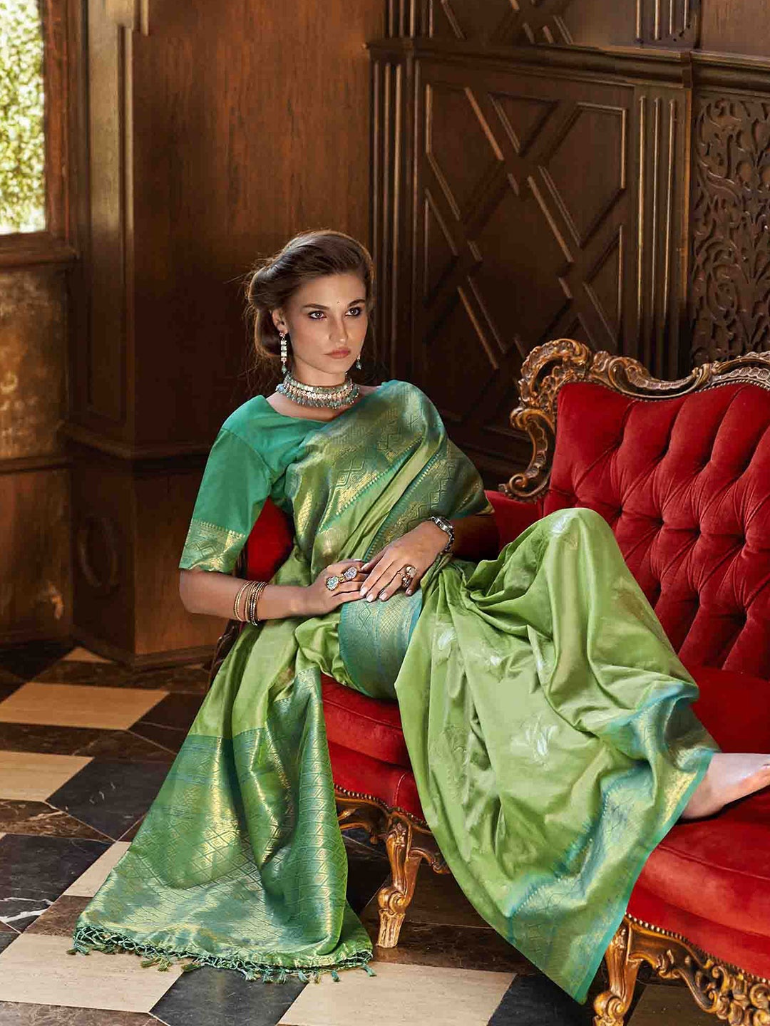 

KIMISHA Woven Design Zari Linen Blend Handloom Saree, Green