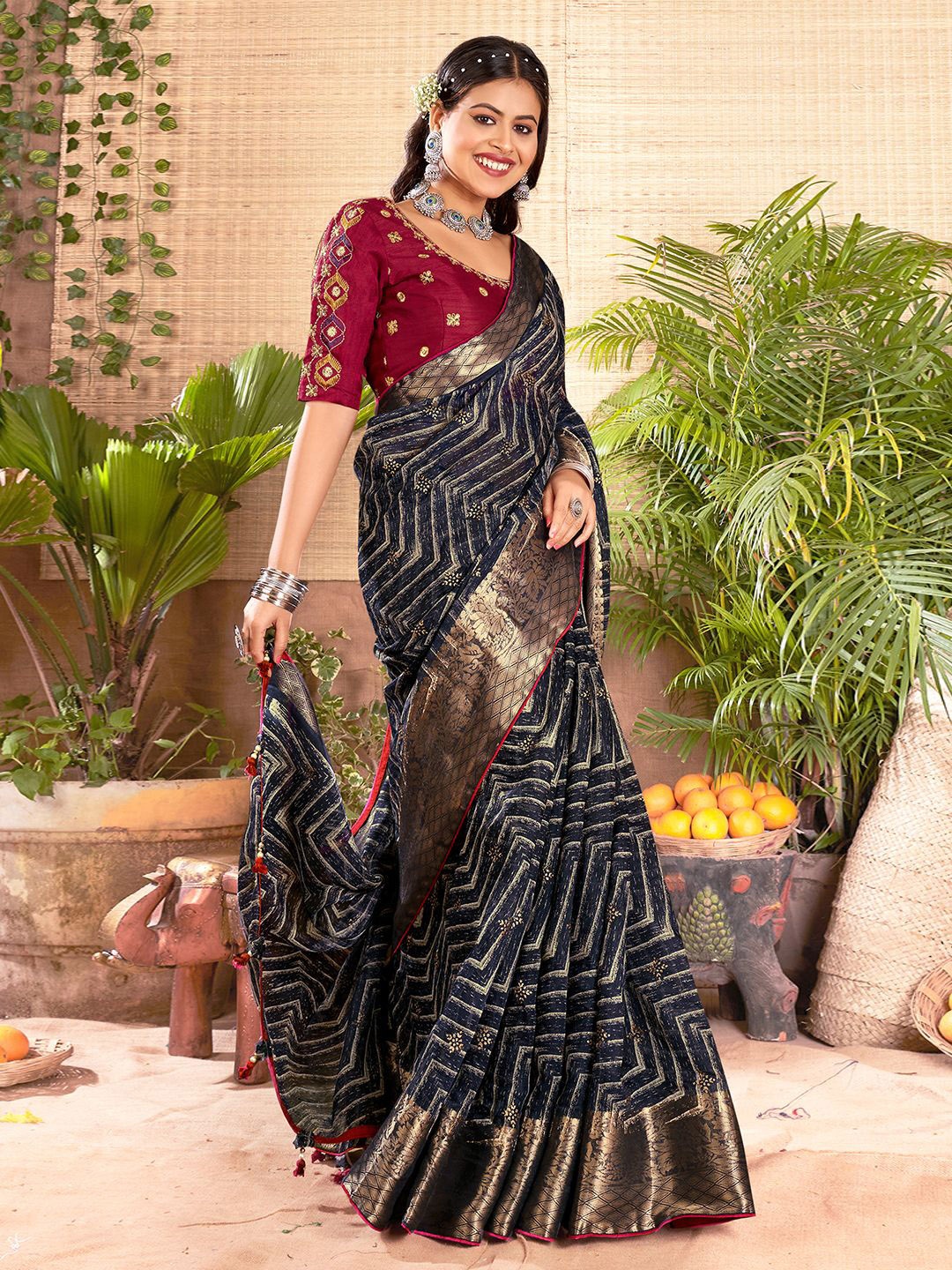 

DIVASTRI Woven Design Zari Saree, Blue