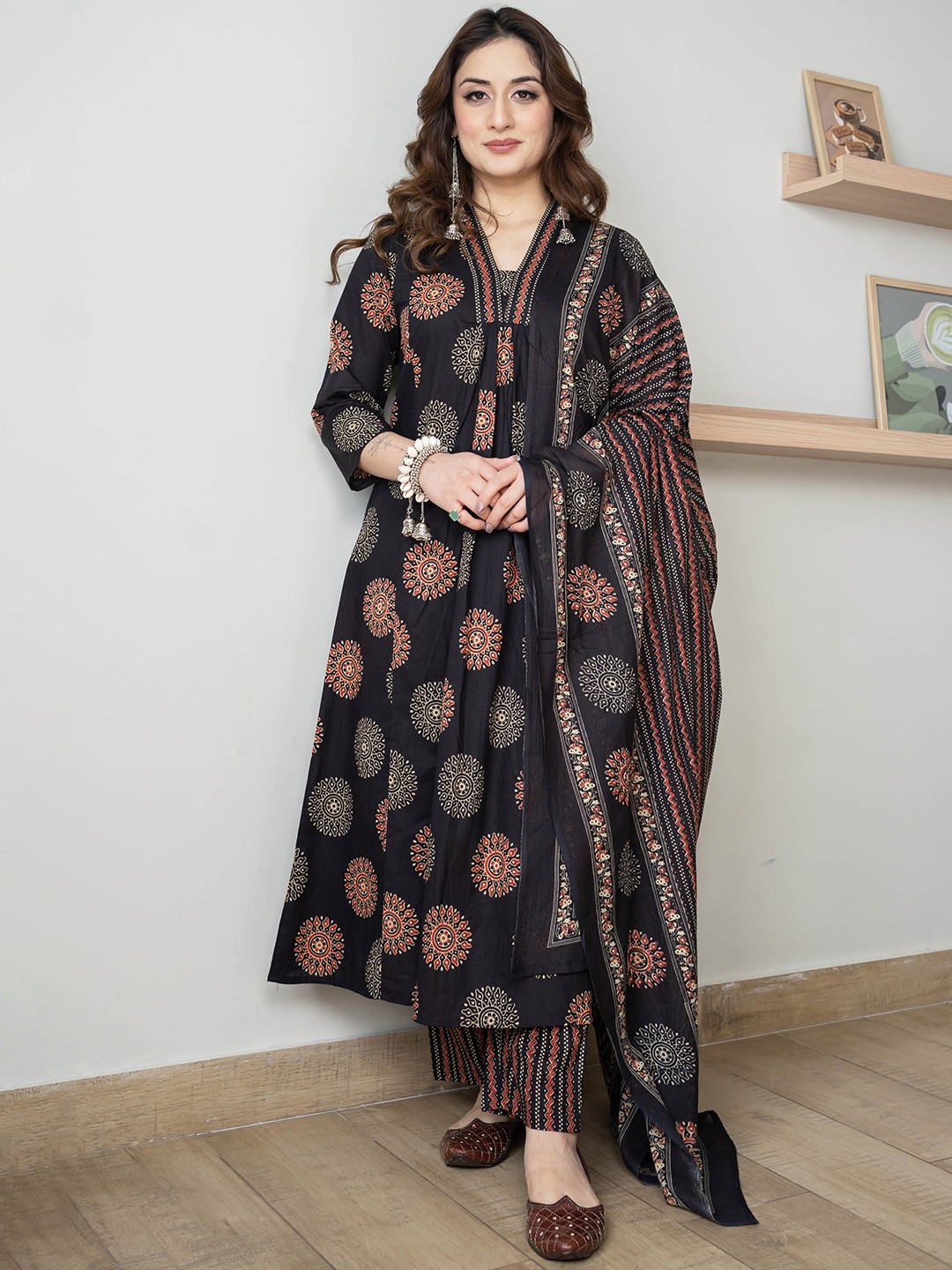 

Arayna Floral Printed V-Neck Pure Cotton A-Line Kurta With Trouser & Dupatta, Black