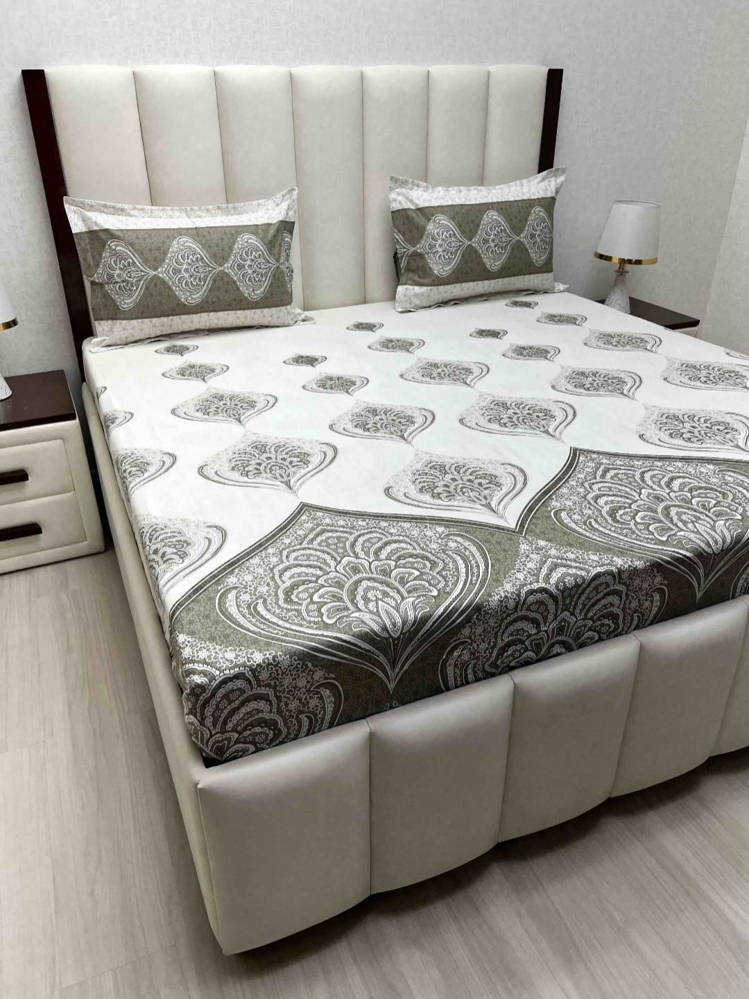 

Pure Decor Lifestyle Brown Printed 220 TC Pure Cotton King Bedsheet Set 2.74 m x 2.74 m