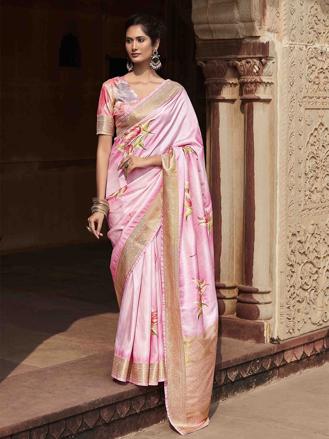 

KIMISHA Floral Zari Silk Blend Handloom Saree, Pink