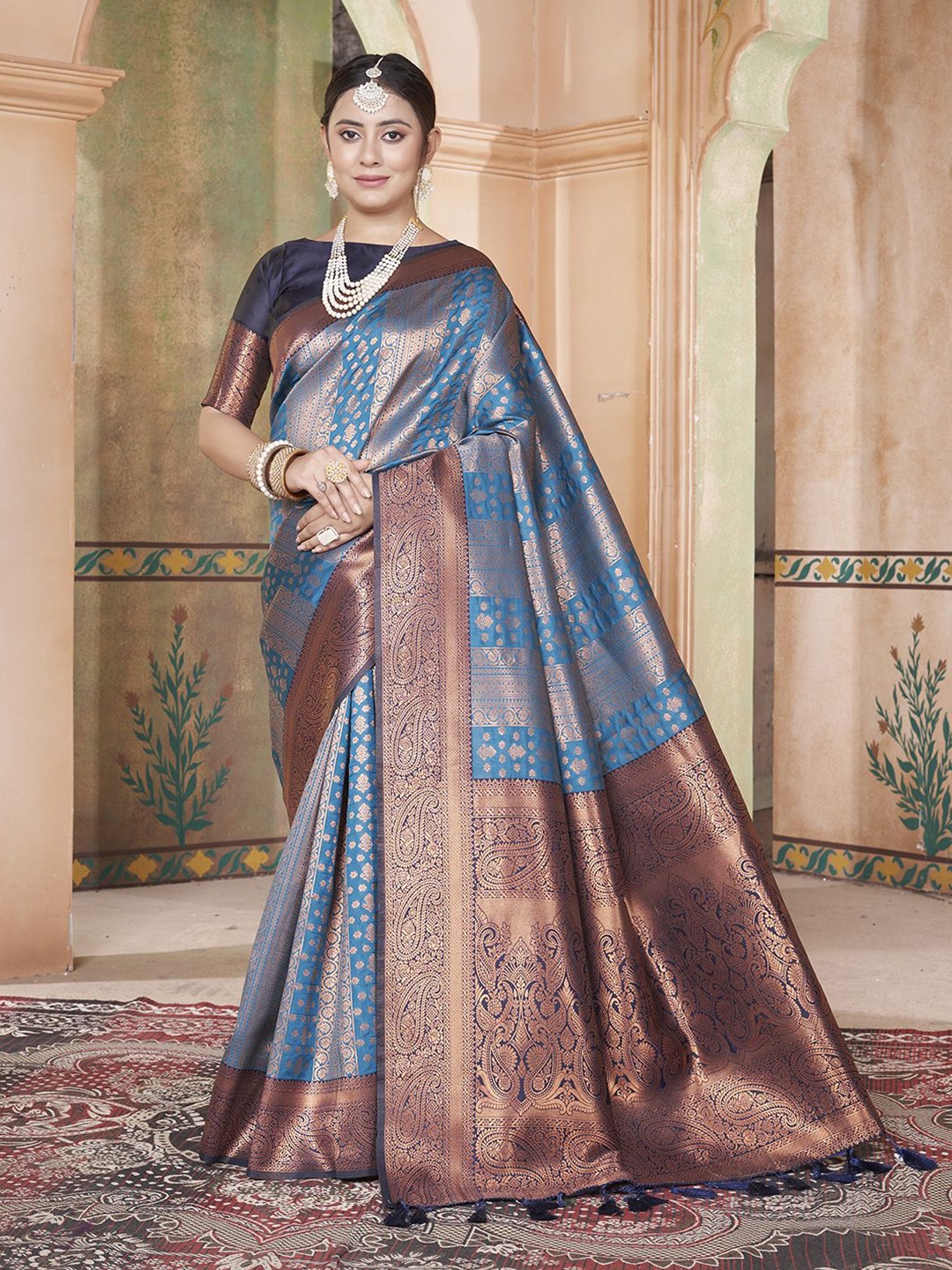

DIVASTRI Woven Design Zari Silk Blend Kanjeevaram Saree, Blue