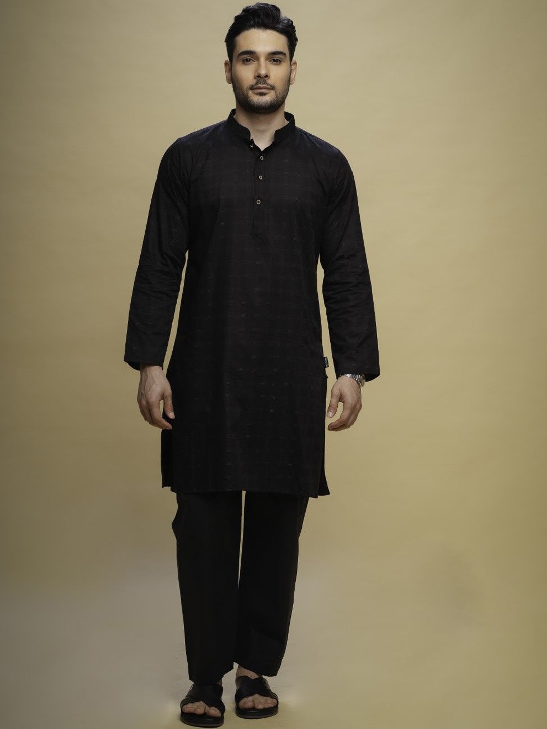

MASHROO Mandarin Collar Straight Cotton Kurta, Black