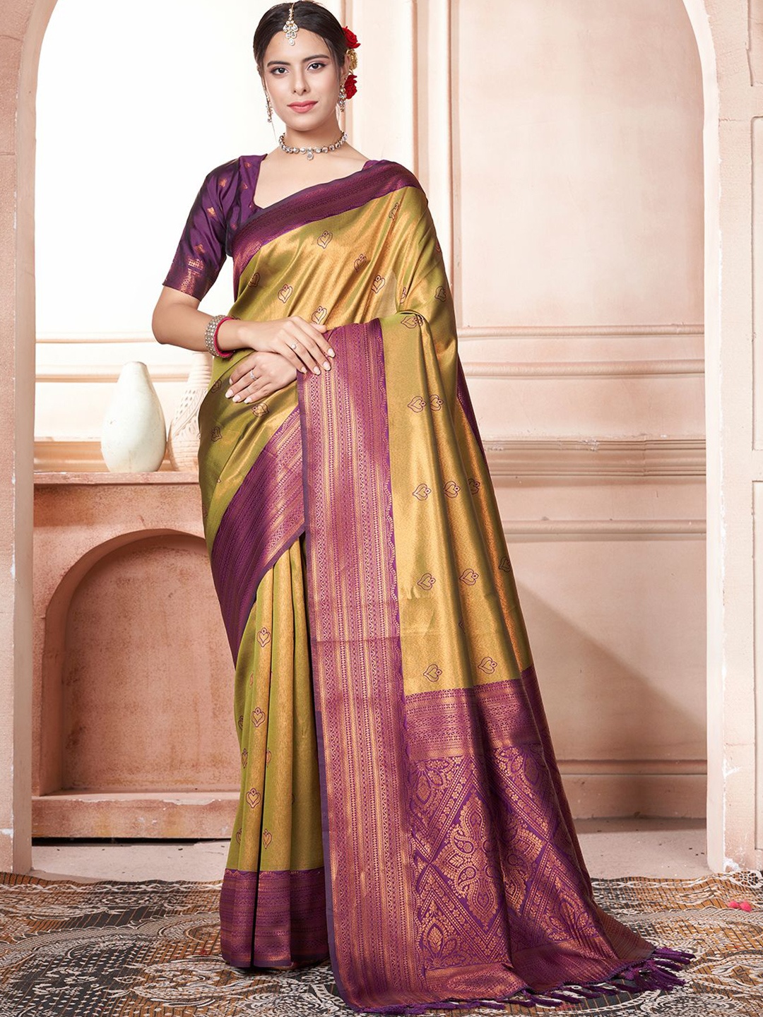 

DIVASTRI Woven Design Zari Silk Blend Kanjeevaram Saree, Beige