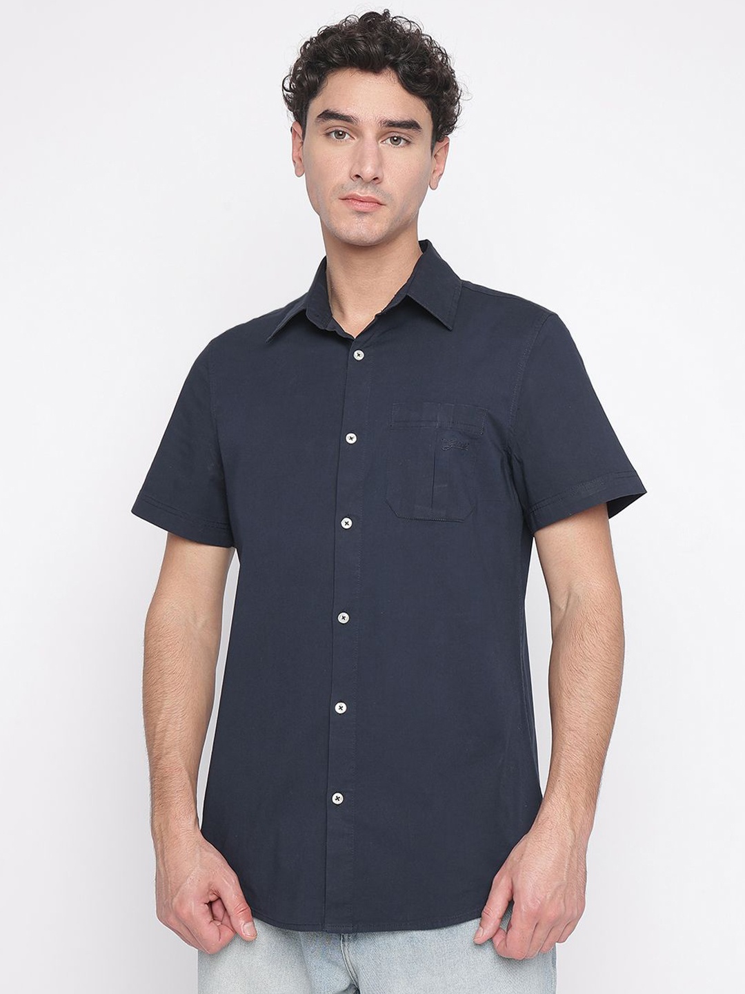

GUESS Men Slim Fit Opaque Casual Shirt, Blue