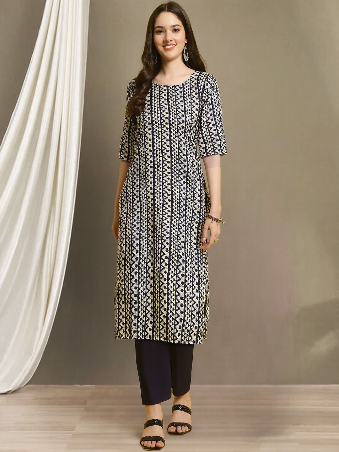 

Moda Rapido Geometric Printed Straight Kurta with Trousers, Black