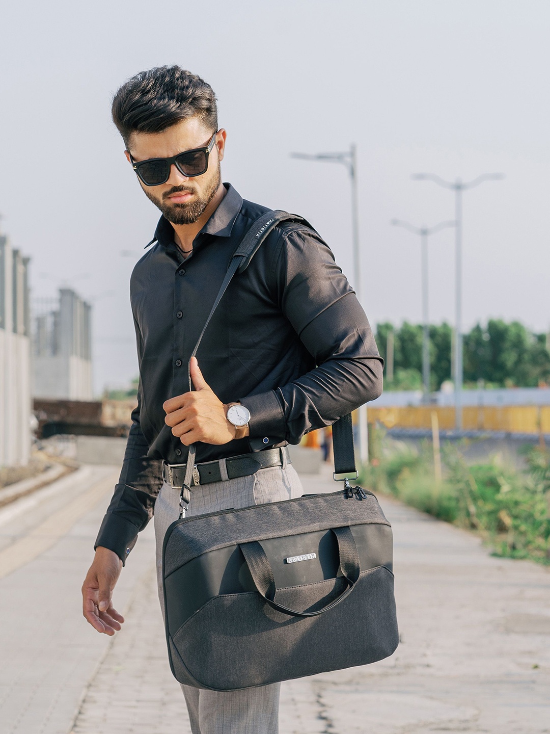 

Artistix Men Messenger Bag, Grey