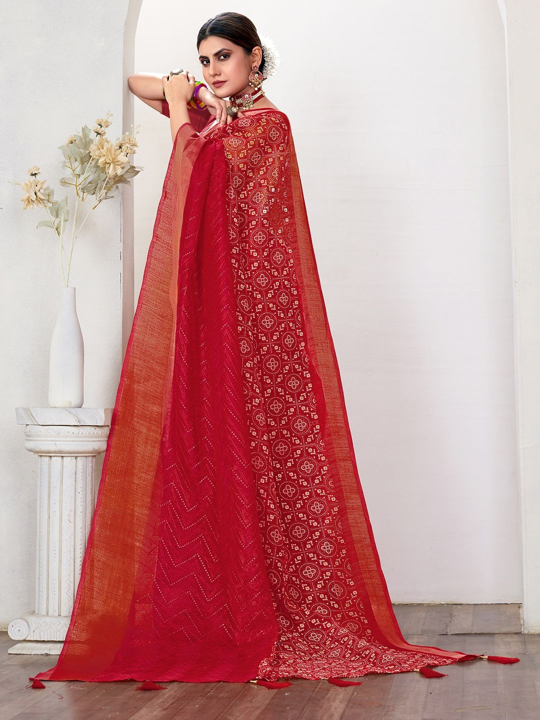 

Mitera Bandhani Zari Silk Blend Bandhani Saree, Red